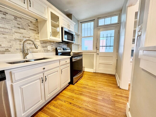 Building Photo - Top-Floor 2 Bedroom Condo in Gated Community with Huge Balcony & Elegant Marble Bath