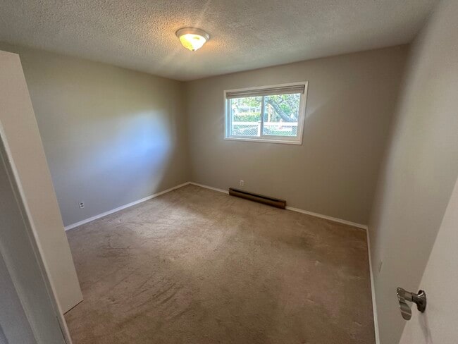 Building Photo - 2184 Lark Crescent