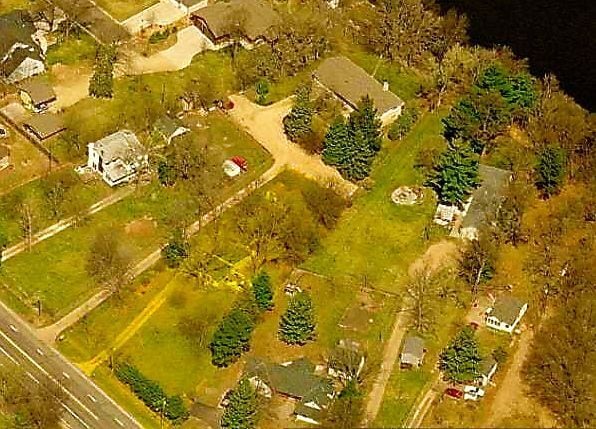 Foto del edificio - Roommate wanted to share charming cottage nestled in the woods!