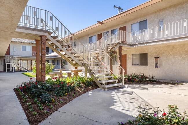 Patio - Tiki Aloha Apartments