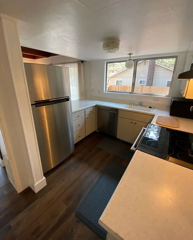 Building Photo - Tahoe Charm with Modern Updates- Small Dog...