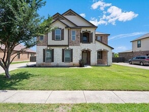 Building Photo - 904 Lonesome Lilly Way