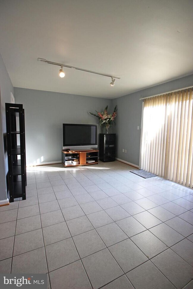Foto del edificio - 7669 Somerset Ln