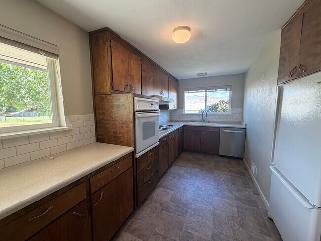 Foto del edificio - 3-bedroom 2-bathroom Single Family Home