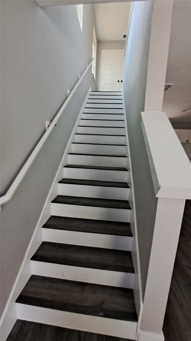 Building Photo - 9806 Fillmore St