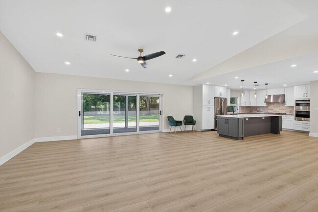 Building Photo - 280 Sulky Way