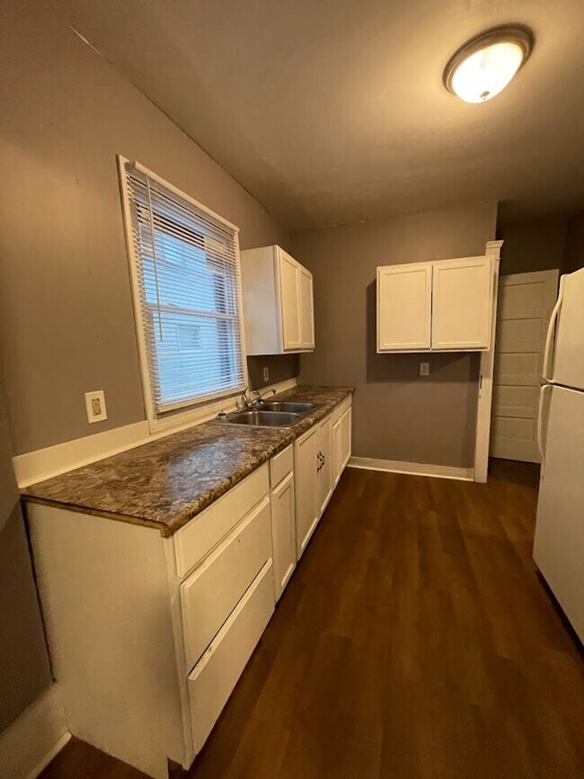 Foto del edificio - Three bedroom one bathroom home for rent!