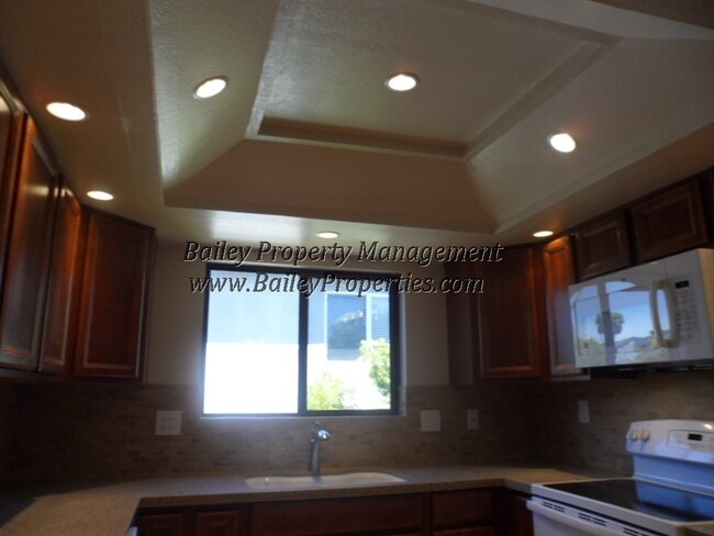 Building Photo - Gorgeous Seascape Townhouse