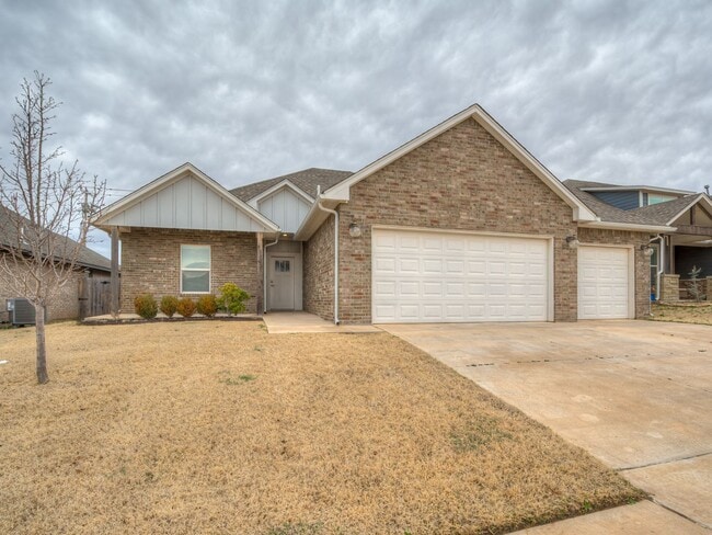 Building Photo - 4 Bedroom + Yukon Schools