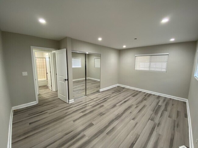 Building Photo - New remodeled 2 bedroom 1 bath Beautiful, ...