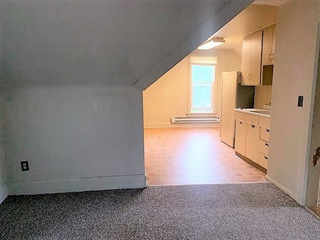 Building Photo - 525 2nd St SE