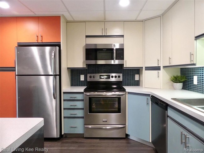 Building Photo - 875 Greenview Crt