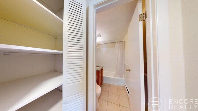 Building Photo - 222 Babcock St