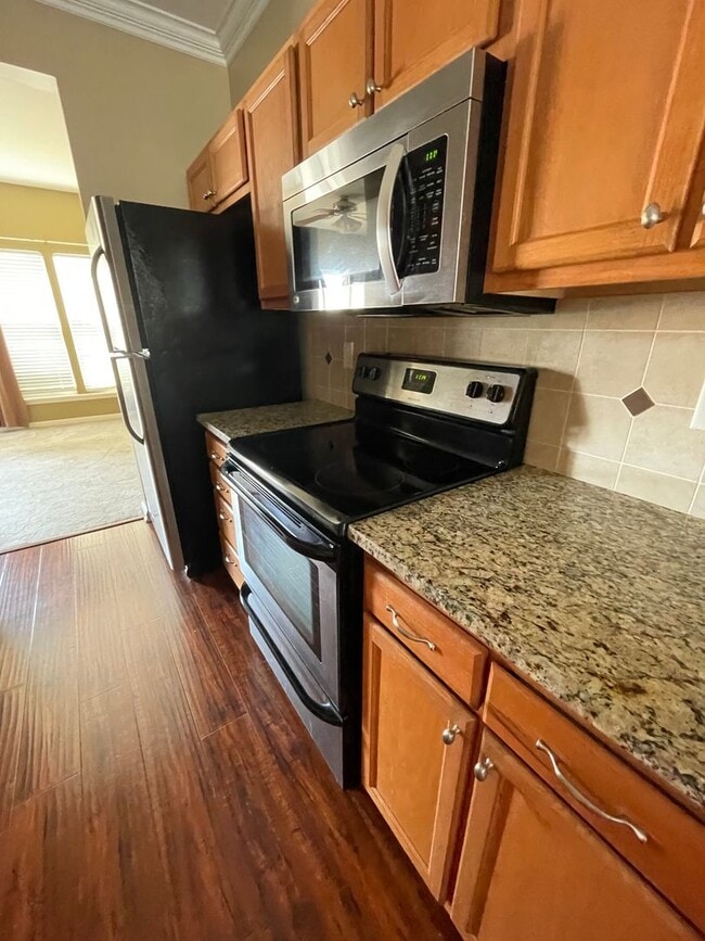 Building Photo - Hadley Commons 2 Bedroom 2.5 Bath Townhome Minutes from Bridgeway Station !! $500 off the First M...