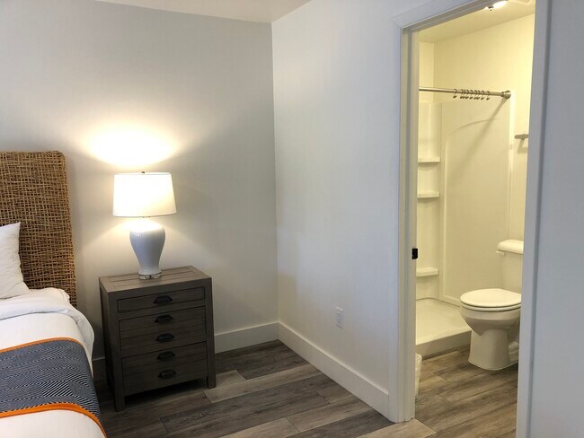 En Suite Bathroom - 1001 W Marion Ave