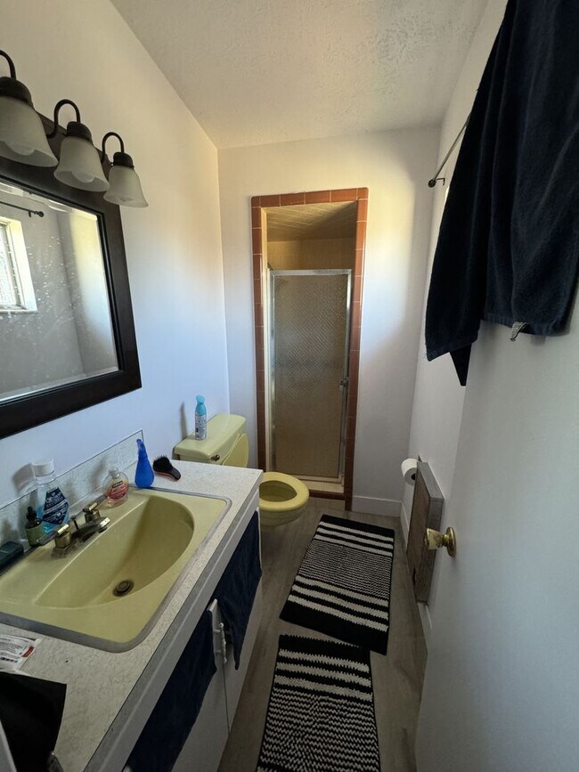 Building Photo - Student Housing: Private Bedroom