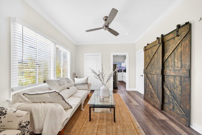 Building Photo - 5919 Lexington Ave