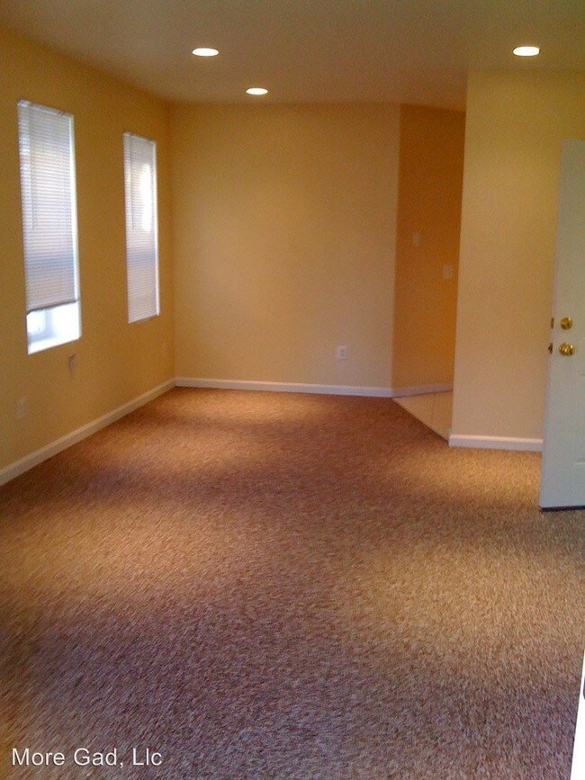 Building Photo - 2423 Callow Ave
