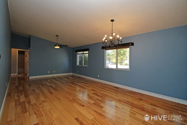 Foto del edificio - Bright and Spacious Home with a Fantastic ...