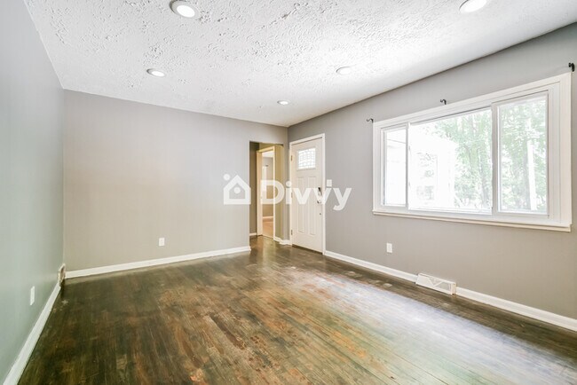 Foto del edificio - 1010 Caldwell Dr, Akron, OH 44319