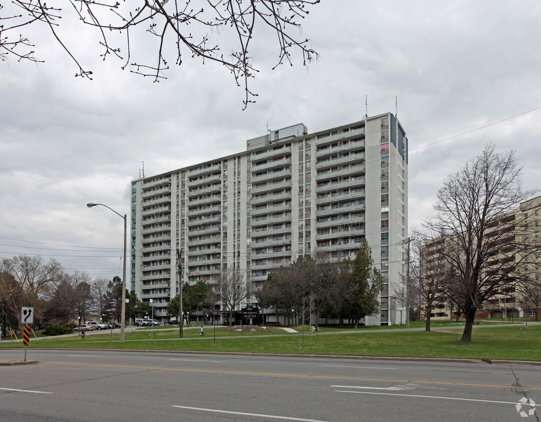 Primary Photo - Highland Towers