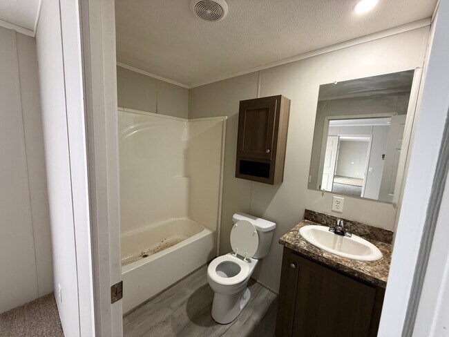 Foto del edificio - 124 Campbell Dr