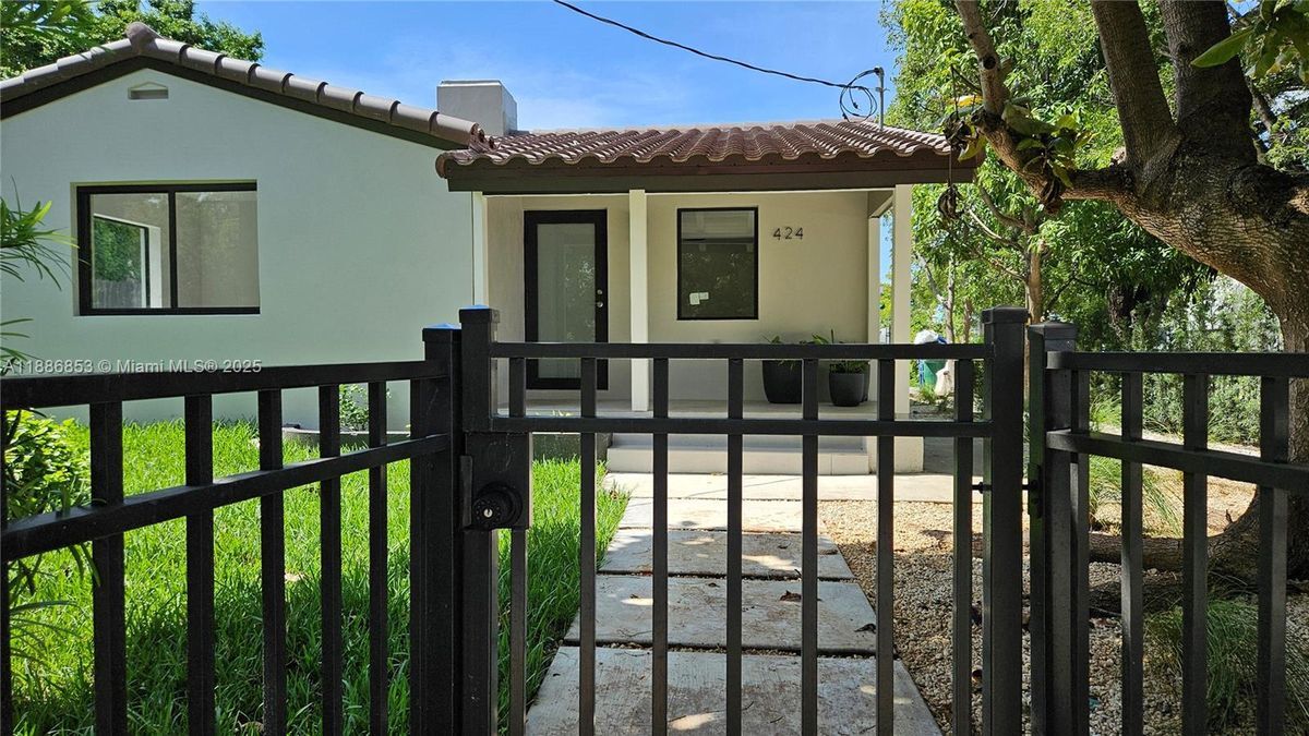 Foto del edificio - 424 NE 63rd St