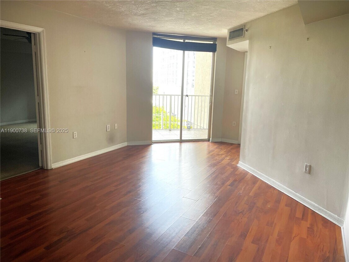 Foto principal - 102 SW 6th Ave