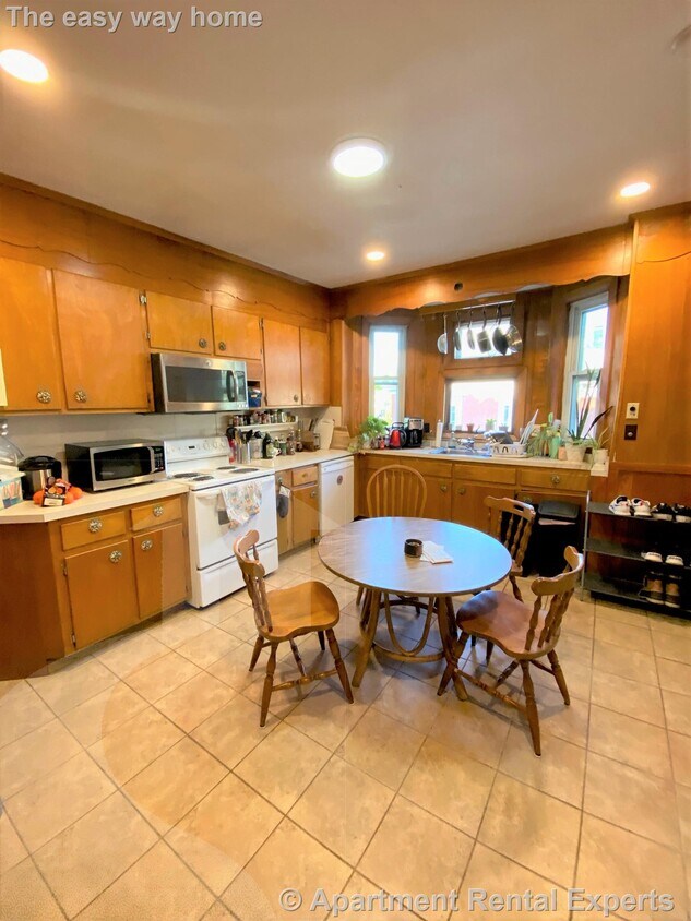 East Somerville 4 Bedroom Renovated Townhouse for Rent in