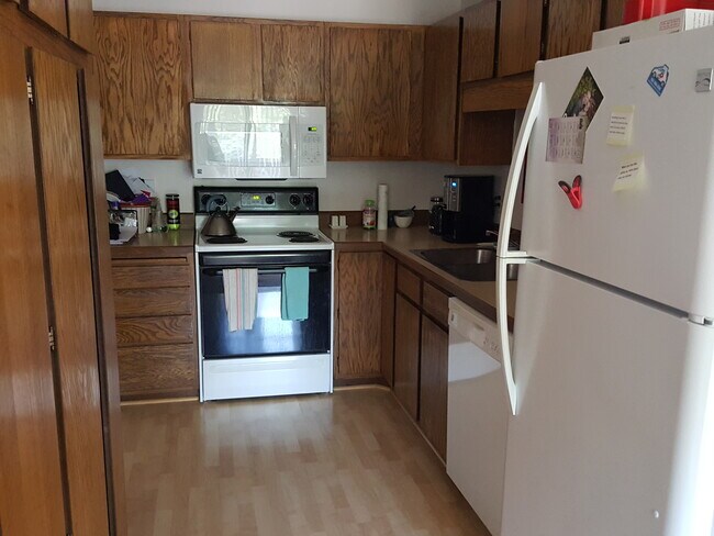 Foto del edificio - 7601 W 101st St