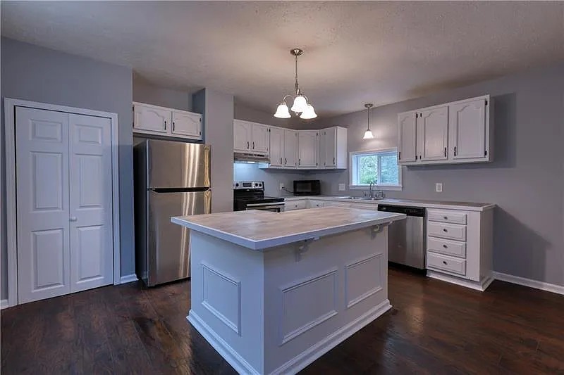 Foto principal - 654 Bower Hill Rd