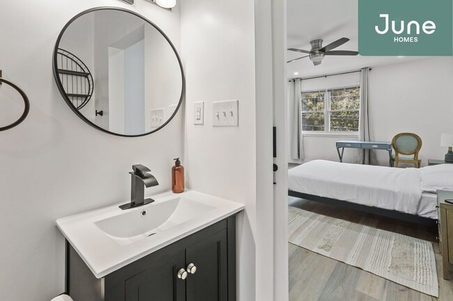Building Photo - ROOM ONLY in 5-bed/3.5-bath Home