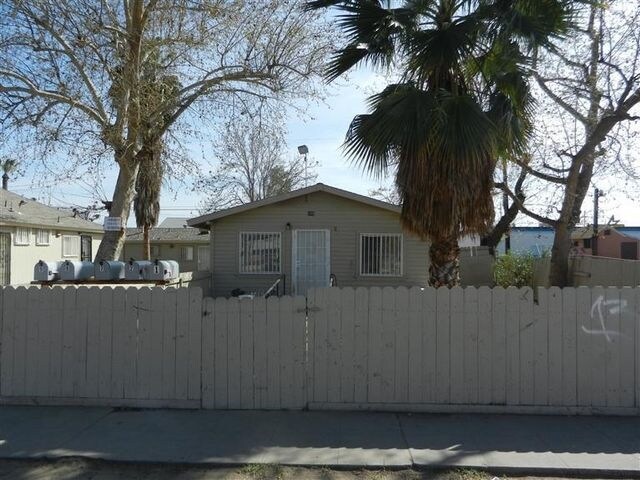 Primary Photo - 105 Hughes Ave