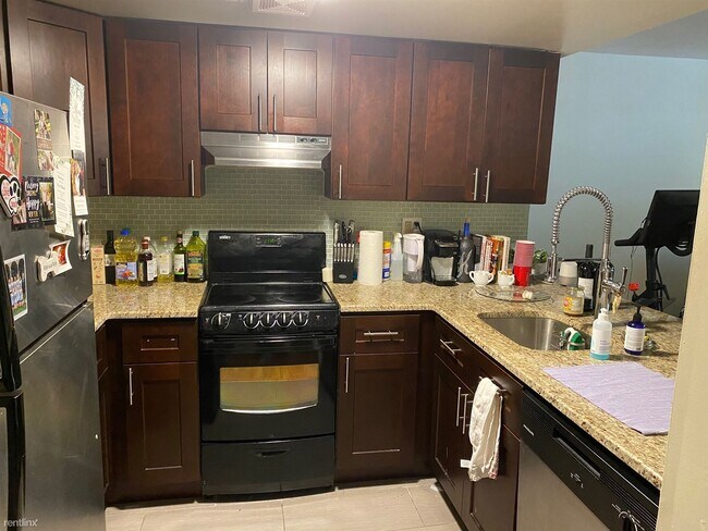 Building Photo - 2 br, 2 bath  - 1806 Green St Apt 108