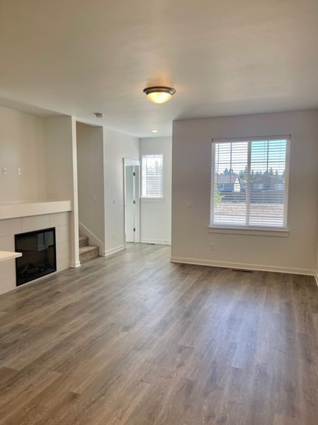 Foto del edificio - Gorgeous newer townhome in SE Bend!