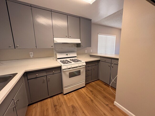 Foto del edificio - COZY 1- BEDROOM APARTMENT IN PRIME GLENDOR...