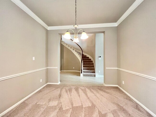 Foto del edificio - 11110 Sawmill Lake Dr