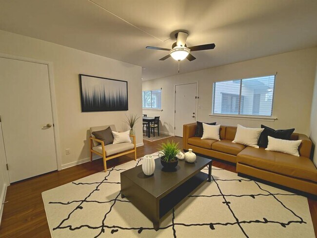 Building Photo - 3106 Duval St