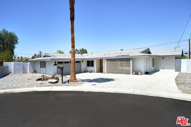 Building Photo - 39047 Sherry Cir