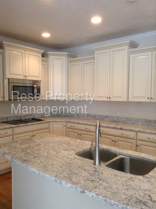Building Photo - Beautiful Cottonwood Heights Home