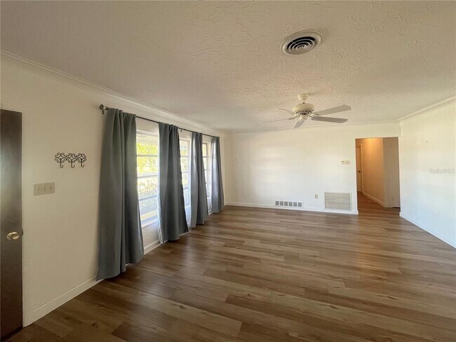 Foto del edificio - 5908 Murdock Ave