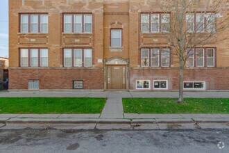 Building Photo - 6223 W Wabansia Ave