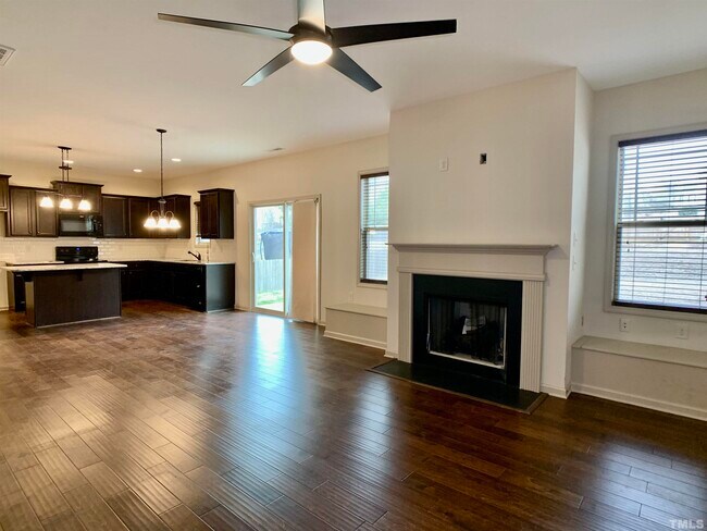 Building Photo - 312 E Webber Ln