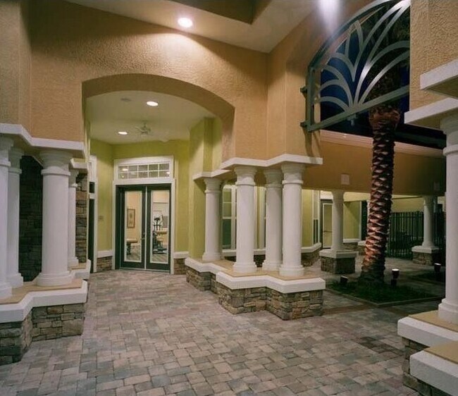 Foto del edificio - 10029 Courtney Palms Blvd