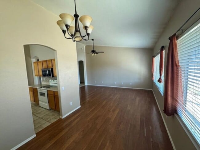 Foto del edificio - 671 E Kent Ave