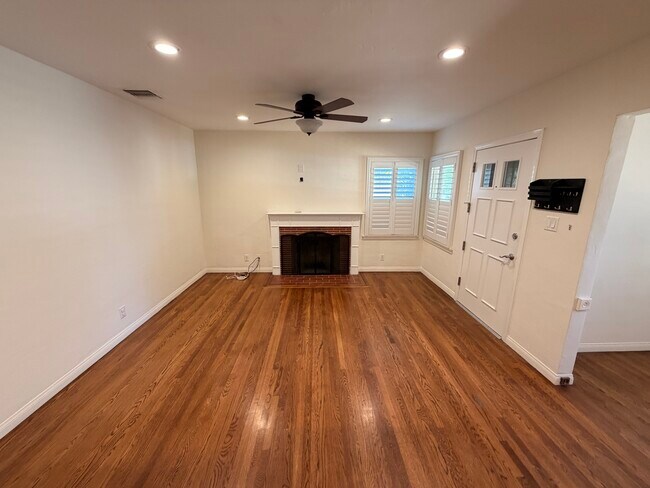Foto del edificio - 1738 N Avon St