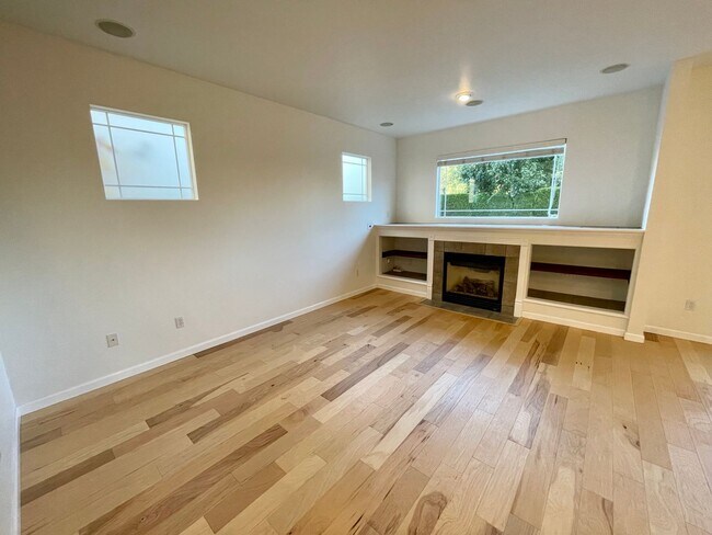 Building Photo - Lynnwood Cottage Grove Townhome...