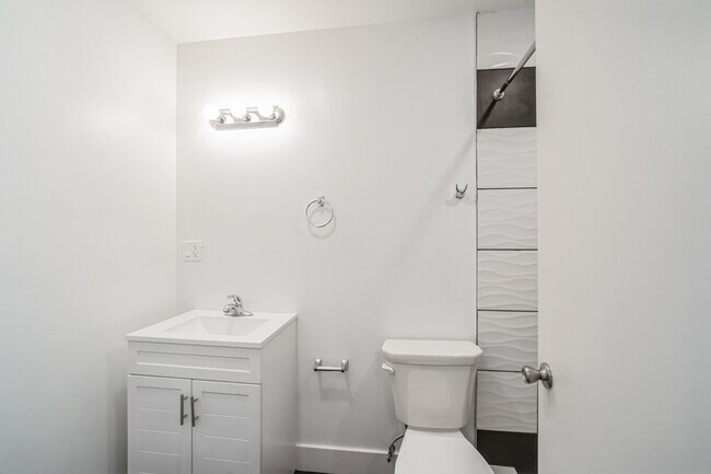 Building Photo - 513 N 63rd St
