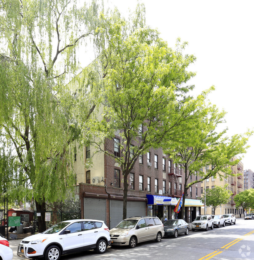Foto del edificio - 1734 Townsend Ave
