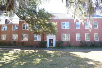 Building Photo - 2940 Oleander Dr